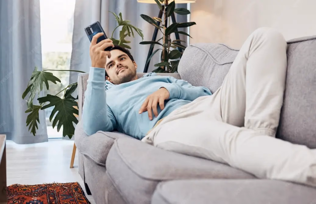 Cliente esperando en sofá